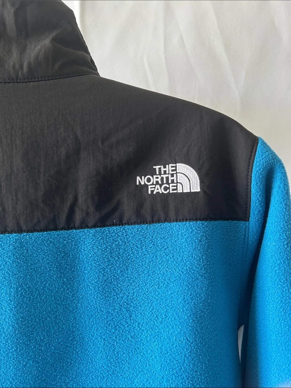 The North Face Men’s Size Small Black Nylon Blue Fleece Full Zip Jacket